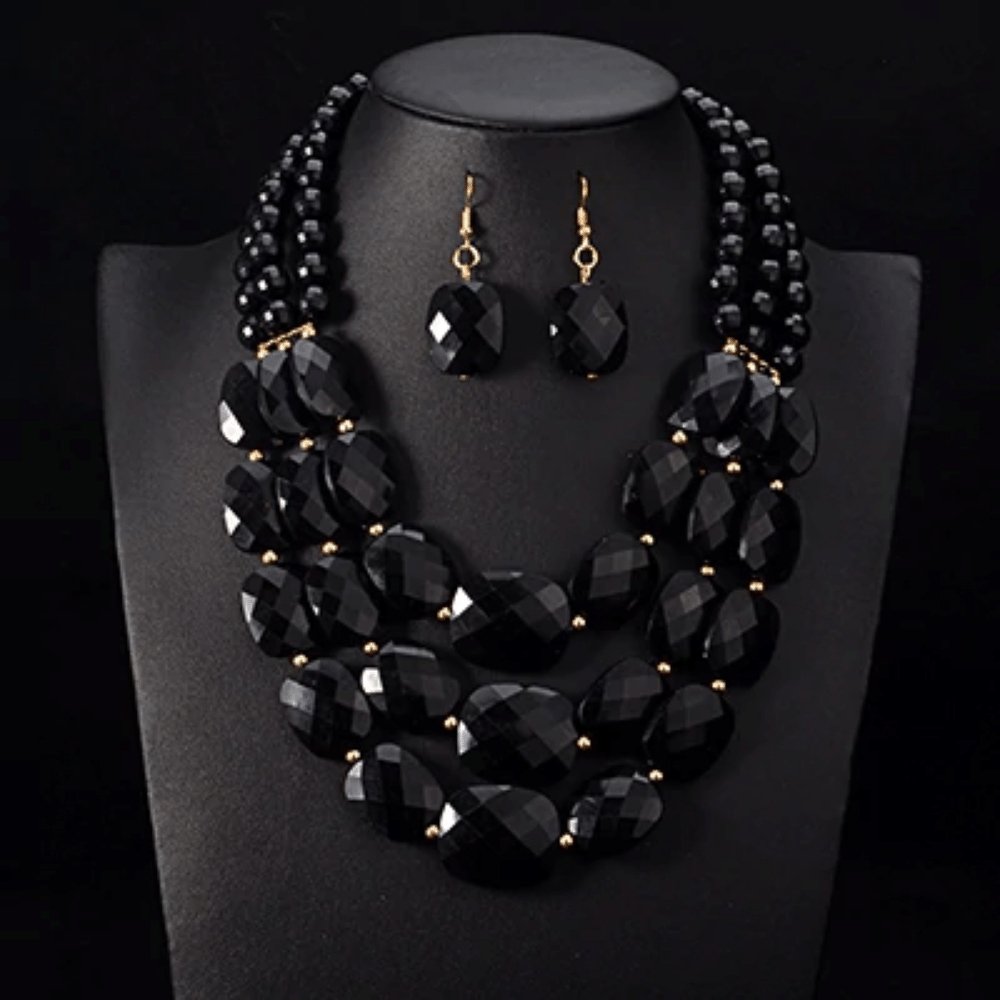 Collier Africain Perles en verre noire