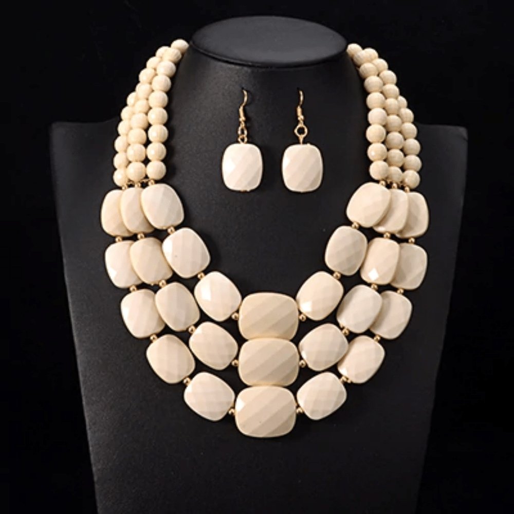 Collier Africain Perles en verre blanche