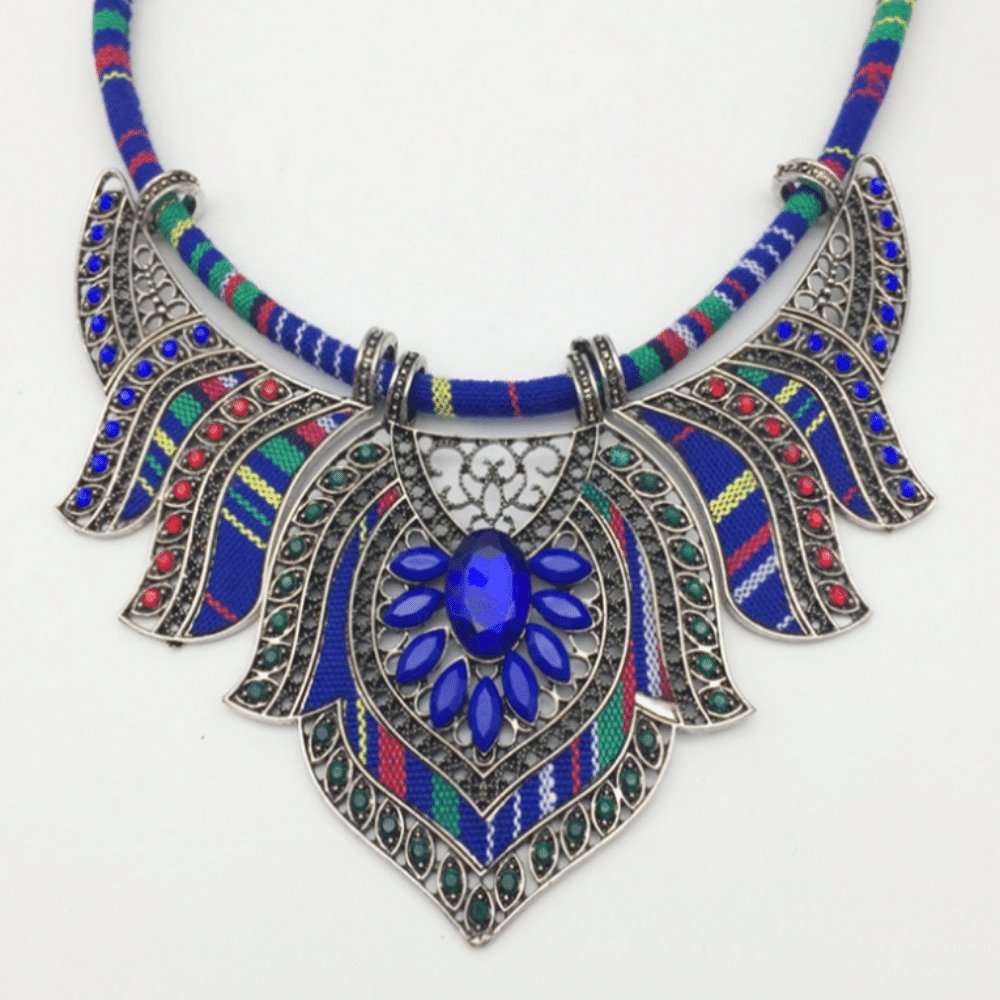 collier africain bleu